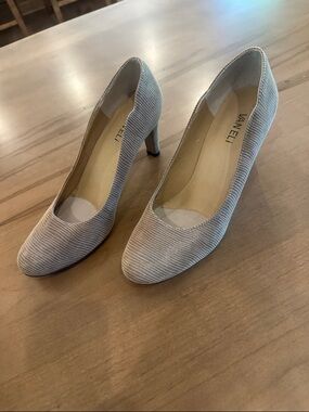 Vaneli Women's Pale Taupe Textured Round-Toe Pumps